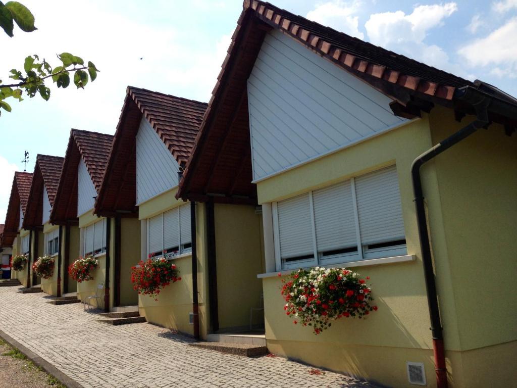 Hotel Restaurant A L'Etoile Merkwiller-Pechelbronn Rum bild
